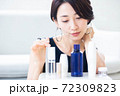 スキンケア　ビューティー　女性 72309823