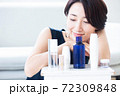 スキンケア　ビューティー　女性 72309848