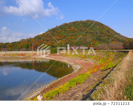 甲山の紅葉と北山貯水池 72311213
