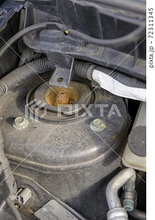 錆が出ているアッパーマウント 72311345