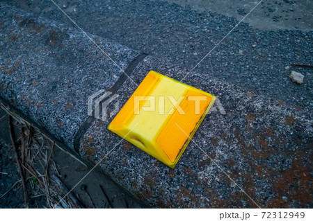 反射道路縁石鋲 72312949
