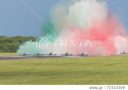 イタリア空軍フレッチェトリコローリのスモークテスト イタリア空軍フレッチェトリコローリのスモークテスト 72313309