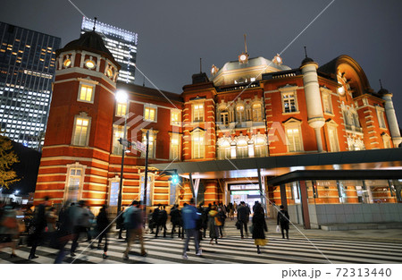 日本の東京都市景観 東京駅丸の内北口や赤レンガ駅舎などを望む(夜景)=11月27日 日本の東京都市景観 東京駅丸の内北口や赤レンガ駅舎などを望む(夜景)=11月27日 72313440