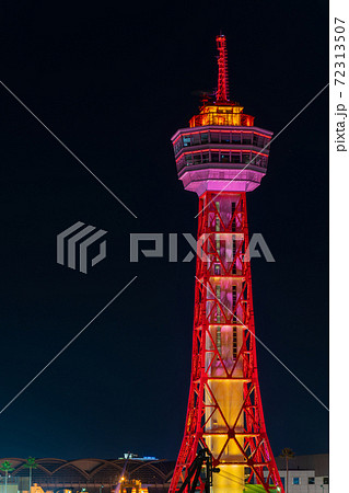 福岡市の街並み 風景 リニューアル後の博多ポートタワーとベイサイドプレイスの写真素材