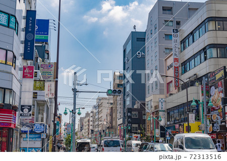 駅前風景　新大久保駅 72313516