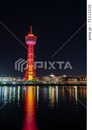 福岡市の街並み・風景　リニューアル後の博多ポートタワーとベイサイドプレイス 72313526