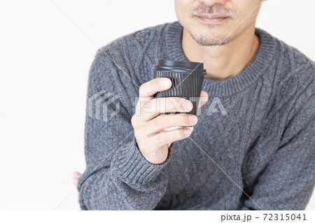 コーヒーを飲む男性 コーヒーを飲む男性 72315041