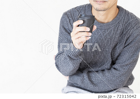 コーヒーを飲む男性 コーヒーを飲む男性 72315042
