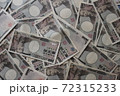 ばらまかれた一万円札 72315233