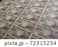 整列して並べられた一万円札 72315234