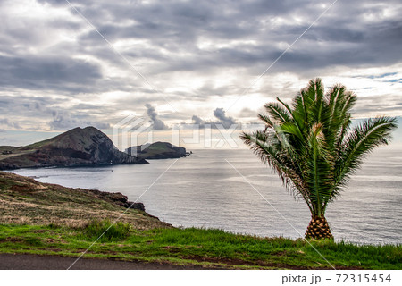 View of rocky cliffs clear water of Atlantic Ocean at Ponta de Sao Lourenco, the island of Madeira, Portugal View of rocky cliffs clear water of Atlantic Ocean at Ponta de Sao Lourenco, the island of Madeira, Portugal 72315454