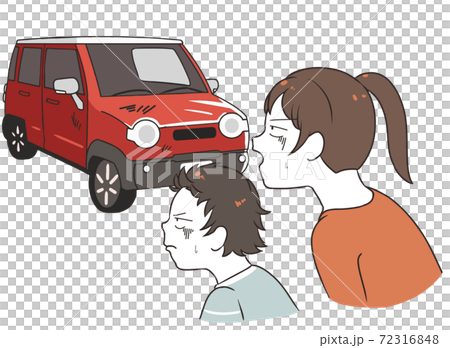 中古車の軽自動車を見る　ガッカリする親子 72316848