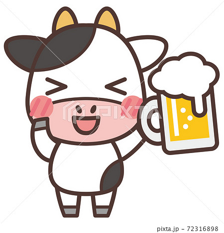 ビールジョッキを持つ牛のキャラクターのイラスト素材