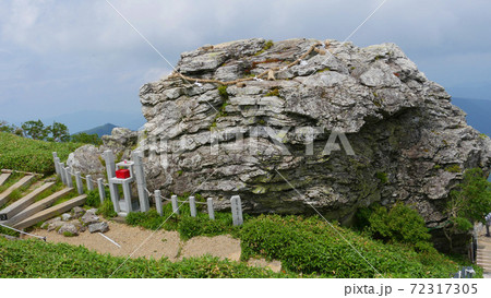 剣山本宮宝蔵石神社御神体の岩の写真素材 [72317305] - PIXTA