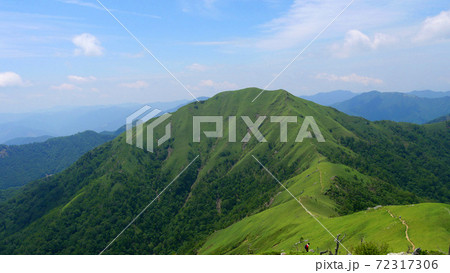 剣山山頂からの次郎岌を見た風景 剣山山頂からの次郎岌を見た風景 72317306