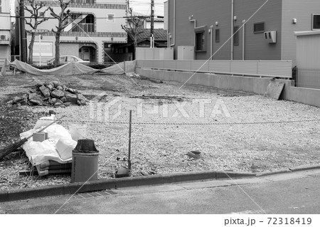 住宅街の更地風景 住宅街の更地風景 72318419
