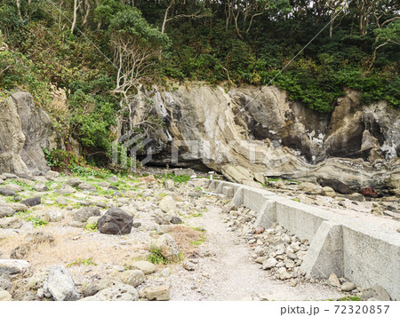 湘南三浦半島の先端神奈川県三浦市城ヶ島の冬(曇) 湘南三浦半島の先端神奈川県三浦市城ヶ島の冬(曇) 72320857