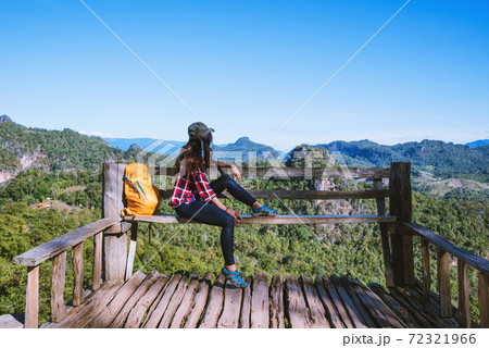 The woman standing at the view point. Enjoy shooting the natural beauty of the mountains. 72321966