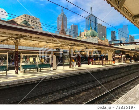フリンダースストリート駅のホーム化から見た風景 フリンダースストリート駅のホーム化から見た風景 72325197