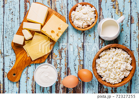 Different types of dairy products. 72327255