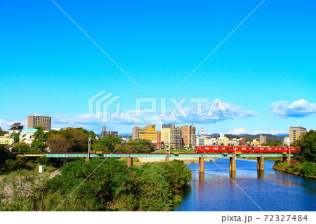 岡崎市の町並みと名鉄電車の風景 72327484