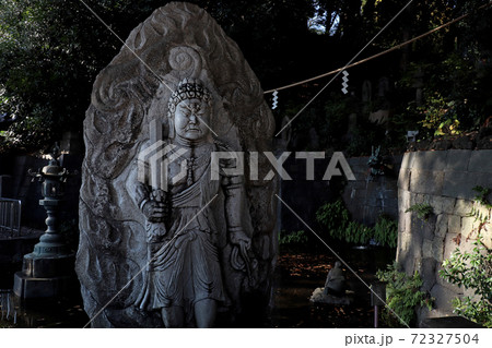 ＜東京都＞目黒不動尊の不動明王像 72327504