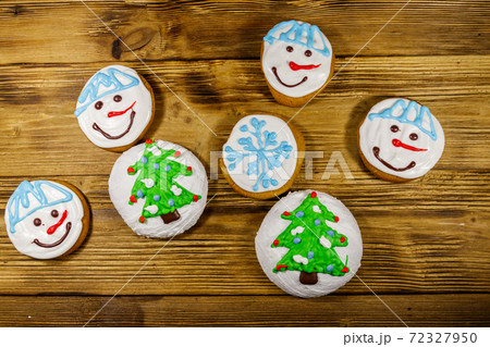 Christmas gingerbread cookies on a wooden background. Top view Christmas gingerbread cookies on a wooden background. Top view 72327950