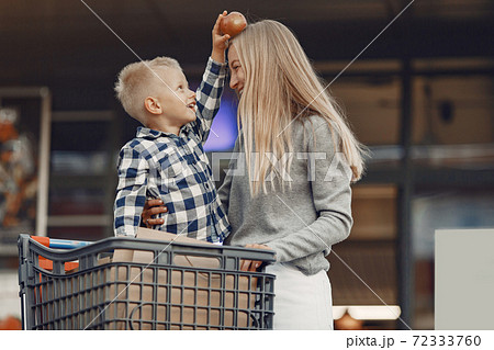 Mother with baby boy going shopping Mother with baby boy going shopping 72333760