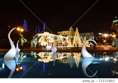 New Year's night Baku decorated with light and patterned Christmas tree.Azerbaijan 72335861
