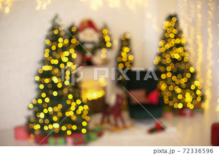 Blurred room on Christmas day. Trendy color of the year 72336596