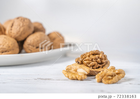 Walnuts kernels on white wooden desk, stock photo 72338163