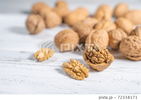 Walnuts kernels on white wooden desk, stock photo 72338171