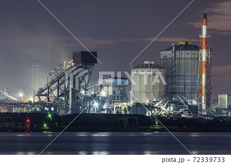 【京葉工業地域 新日鐵住金君津製鐵所の工場夜景】 【京葉工業地域 新日鐵住金君津製鐵所の工場夜景】 72339733