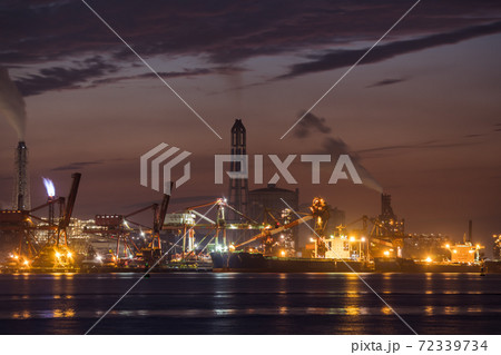 【京葉工業地域　新日鐵住金君津製鐵所の工場夜景】 72339734