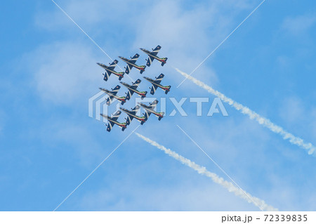 イタリア空軍フレッチェトリコローリ9機編隊 72339835