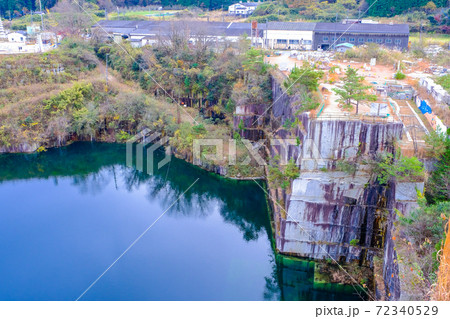 地図にない湖と石材工場 72340529