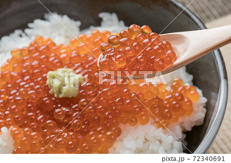 いくらたっぷり贅沢丼 いくらたっぷり贅沢丼 72340691