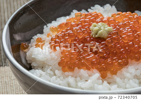 いくらたっぷり贅沢丼 72340705