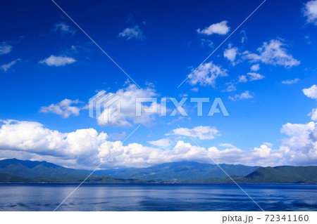 夏の田沢湖　青空　8月 72341160