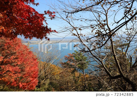 奥琵琶湖パークウェイの紅葉の写真素材