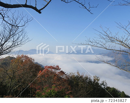 秋の山頂からの雲海 秋の山頂からの雲海 72343827