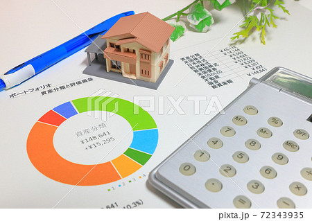 資産運用と住宅購入イメージ 72343935