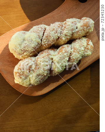 パン 食べ物 フード 72345230