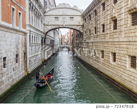 Bridge of Sighs over the Rio del Palazzo - Venice Bridge of Sighs over the Rio del Palazzo - Venice 72347618