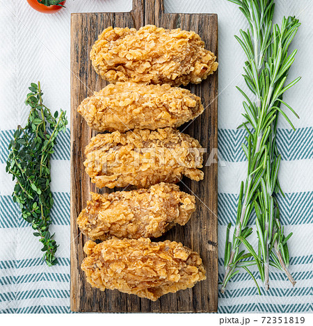 Fried chicken wings on white background, flat lay 72351819