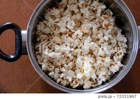 おうちでお菓子作り ポップコーン作り おうちでお菓子作り ポップコーン作り 72351967
