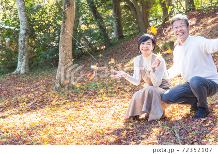 紅葉狩りを楽しむシニアミドル夫婦旅行 修善寺エリア編 72352107
