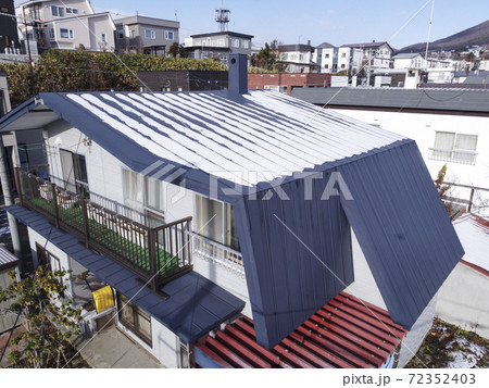 ドローンによる屋根の点検 72352403