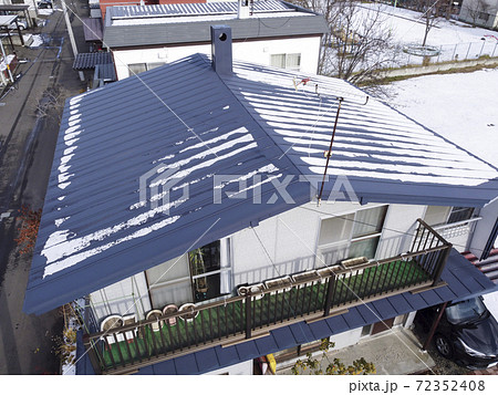 ドローンによる屋根の点検 72352408