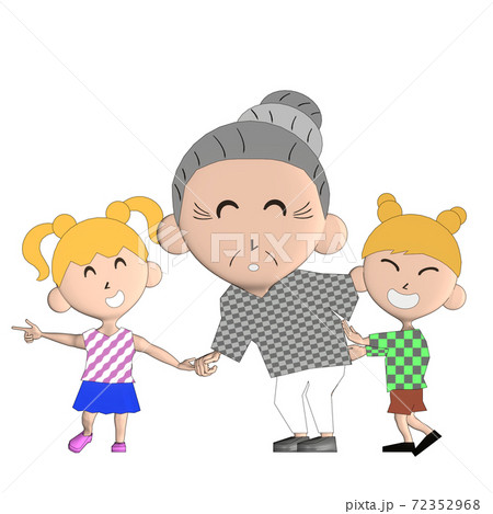 おばあちゃんと楽しく散歩する子供たち 72352968